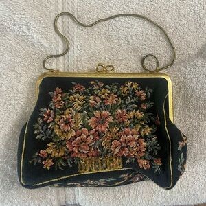 VINTAGE ANTIQUE NEEDLEPOINT VICTORIAN STYLE SMALL PURSE  with kiss lock rare